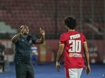 محمد هاني يحتفل مع جمهور الأهلي بعد هدف بيرسي تاو في شباك سموحة