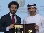بالفيديو والصور| بكاء طفل يتسبب في تأخر عودة محمد صلاح إلى لندن