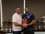 الأهلي يجدد عقد أحمد عادل لاعب اليد لمدة 4 مواسم