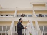 جلسة تصوير عروسين مع محمد صلاح أمام فندق العزل