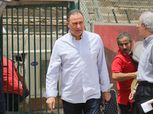 «6 صور» تلخص زيارة محمود الخطيب للنادي الأهلي بعد جراحة العمود الفقري