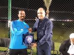 الإسماعيلي يمنح درع النادي لرئيس بعثة الهلال السعودي