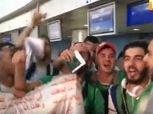 "نروحوا للقاهرة نجيبو الكحلوشة".. هتافات الجزائريين لمنتخبهم في المطار