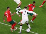 مدافع منتخب المغرب يقبل رأس بيبي بعد إهدار هدف