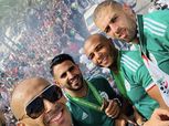 بالصور.. حافلة منتخب الجزائر تجوب الشوارع وسط الآلاف احتفالا باللقب