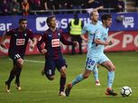 نجم ايبار يحمل الحكم مسئولية الهزيمة أمام برشلونة