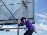 "منافس الأهلي".. لاعب الوداد يتدرب على "السطح" (صور)
