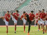 لاعبو الأهلي يخوضون تدريبات كرة طائرة ترفيهية