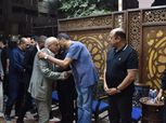 رئيس الزمالك يقدم واجب العزاء في وفاة والد محمد طارق (صور)