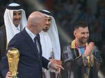 ميسي يرفع كأس العالم مرتديًا العباءة العربية