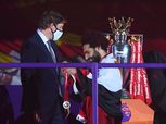 "الملك مع كأسه".. صلاح يتشح بعلم مصر احتفالا بالدوري الإنجليزي