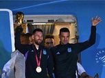 استقبال رسمي لمنتخب الأرجنتين فور وصوله لبوينس آيرس وحافلة مكشوفة للاحتفال (فيديو)