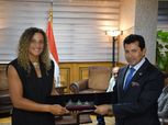 وزير الرياضة يكرم ميار شريف بعد تتويجها بلقب بطولة بارما الإيطالية