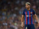 لإيقاف مهاجم نيوكاسل العملاق.. فليك يدرس تحصين دفاع برشلونة بأراوخو