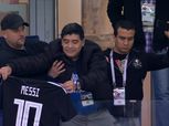 بالفيديو| مارادونا يقبل قميص ميسي قبل مباراة الأرجنتين وكرواتيا