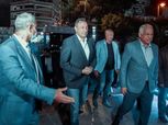 محمود الخطيب يهدي فرج عامر دروع وأعلام الأهلي ويزور الاتحاد غدا «صور»