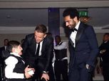 بالفيديو| محمد صلاح يحقق أمنية الطفل المريض في حفل أفضل لاعب بالبريميرليج