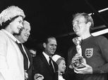 الملكة إليزابيث والرياضة.. سلمت كأس العالم 1966 وتشجع وست هام