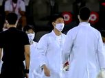 لاعبو السد القطري يدخلون الملعب بزي الأطباء في أول مباراة بعد كورونا (فيديو)
