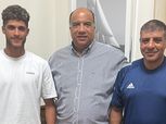 أحمد الشيخ لاعب الاتحاد السكندري يستعين بـ«حذاء طبي» لعلاج إصابة الركبة 