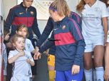 ريال مدريد يكافئ طفلة بكت رفضا لمرافقة لاعبة برشلونة في "كلاسيكو السيدات"