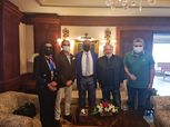 أبو ريدة ومجاهد يستقبلان رئيس الاتحاد الإفريقي وزوجته في المطار