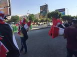 بالصور| علم وكاب وتيشيرت مصر.. "رزق البطولة" ينتعش بمحيط استاد القاهرة