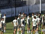 100 مشجع يهتف لنجوم ريال مدريد قبل موقعة ليفانتي في الدوري الإسباني