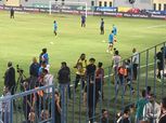 بالصور| أحمد دويدار يصافح لاعبي الزمالك ويهنئهم بلقب الكونفدرالية