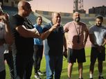 رئيس كهرباء الإسماعيلية يؤازر اللاعبين قبل لقاء سموحة بالدوري