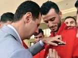 بالصور| بشار الأسد يٌكرم المنتخب السوري ويوقع على قميص عمر السومة