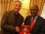 الخطيب يكرم علي جاجرين.. ونجم السودان: الأهلي والهلال شقيقان