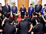 جمهور مصر يحتفل بمنتخب اليد.. ملحمة حب في استقبال أسياد "يد" العالم بمطار القاهرة