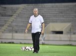 محمد عمر يطالب بإعفائه من تدريب صحم العماني.. والنادي يدرس موقفه