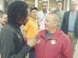 بالصور.. تحية خاصة من شوقي غريب لمدرب منتخب الكاميرون الأوليمبي