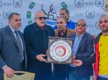 السكرى يهدى درع الكانوى والكياك الى مشهور وزين والغندور