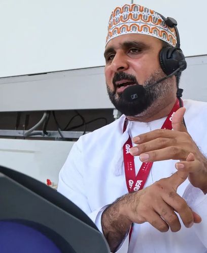 «رحل سند عمري».. وفاة والد المعلق الرياضي خليل البلوشي
