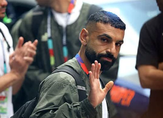 «من بطل كاد يصنع المعجزة إلى قائد غادر مرفوع الرأس».. صحف العالم تنصف محمد صلاح