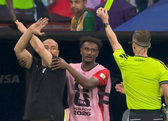 ‫حسام حسن: قلت للحكم أن ما حدث ليس عادلا.. ولن أشاهد كأس العالم حينما أعود لمصر‬