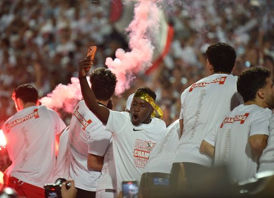3 حافظات ومذكرة قانونية تدعم الزمالك في قضيته ضد زيزو