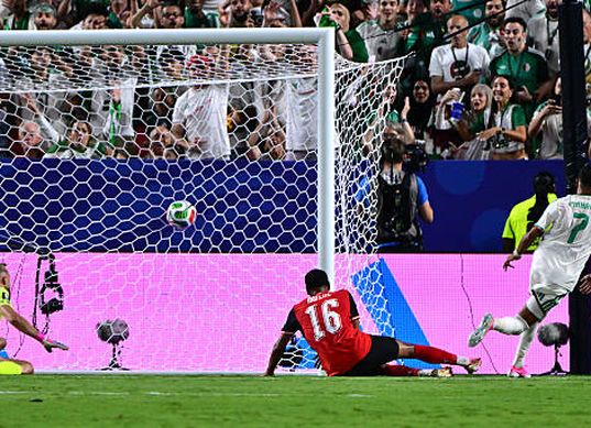 هل يوجد تلاعب؟.. فيفا يتخذ قرارا بشأن الجزائر والنمسا في كأس العالم