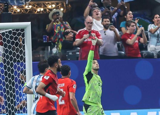 كيف استجاب حكم مباراة مصر والأرجنتين لضغوط التانجو في كأس العالم؟