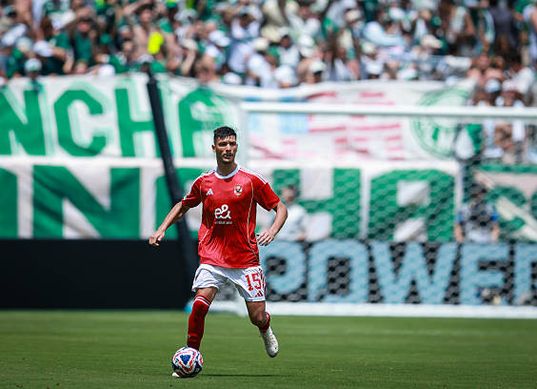 الأهلي يسعى لتسويق أشرف داري.. و«عموتة» يمنح اللاعب فرصة حال البقاء