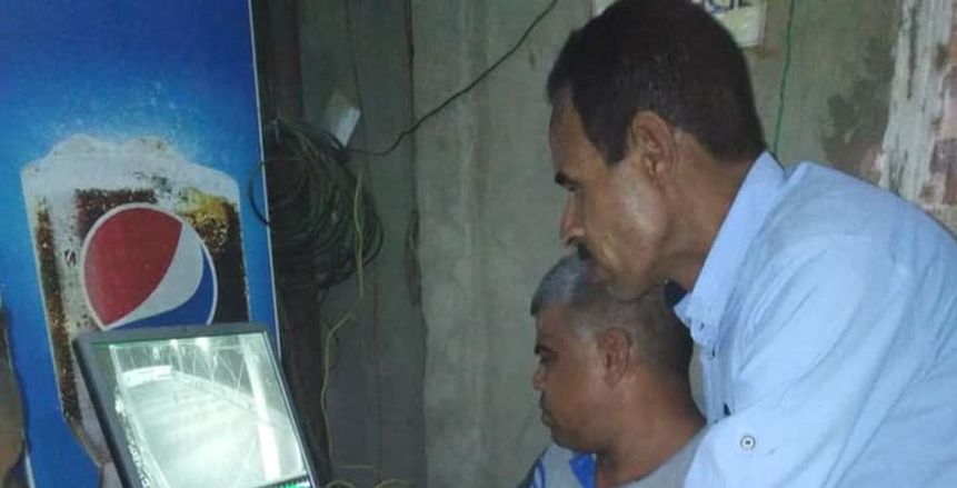بالصور| "شيشية للحكم".. استخدام الـ"VAR" في دورة رمضانية بسوهاج