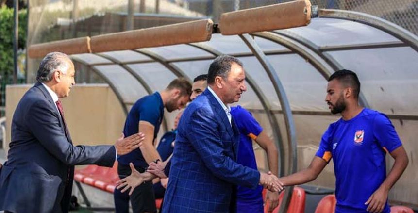 الخطيب يطمئن على بعثة الأهلي في غينيا الإستوائية
