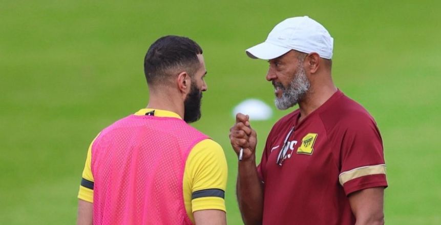 تقارير سعودية تنهي الجدل بشأن أزمة بنزيما مع مدرب الاتحاد