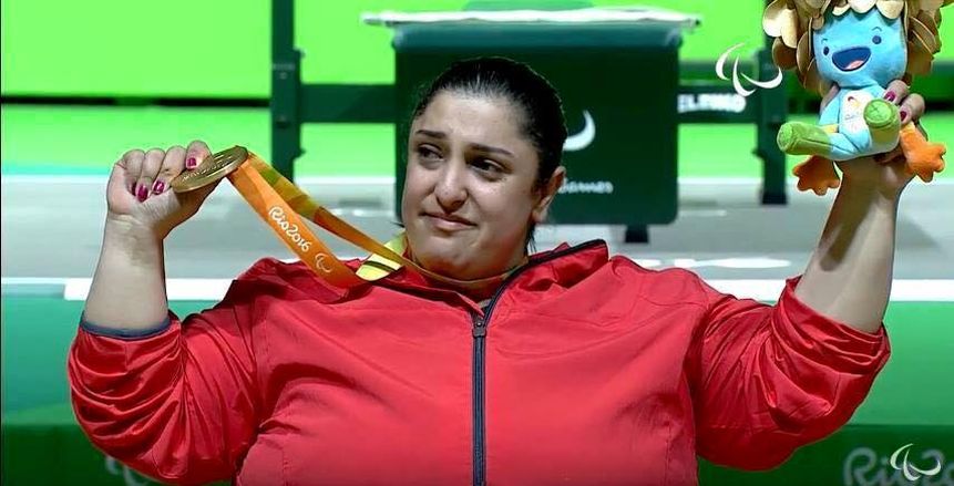 بالصور| «عبد العزيز» يعلق على راندا تاج الدين بذهبية رفع الأثقال بالمكسيك