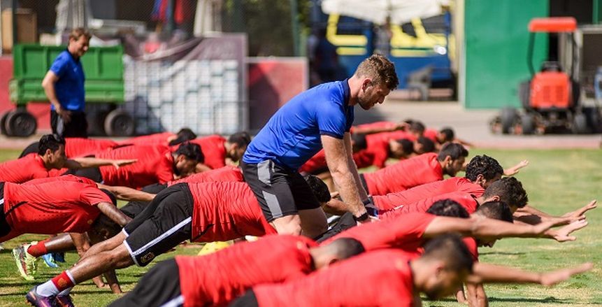 الأهلي يفاضل بين عرضين لإعارة «باكامانى»