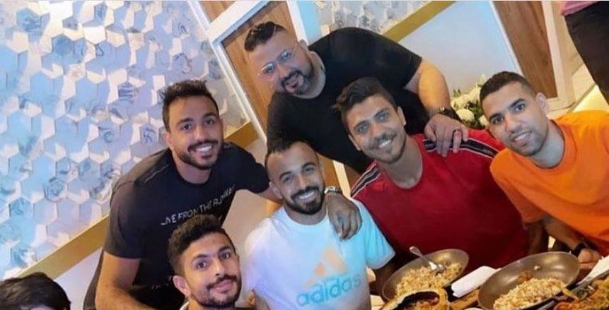 «عزومة غداء» من محمد شريف للاعبي الأهلي.. وحضور مؤمن زكريا «صورة»