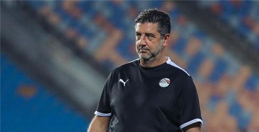 الكشف عن مصير تعاقد الأهلي مع روي فيتوريا.. «تفاصيل جديدة وشهادة ثلاثي المنتخب»